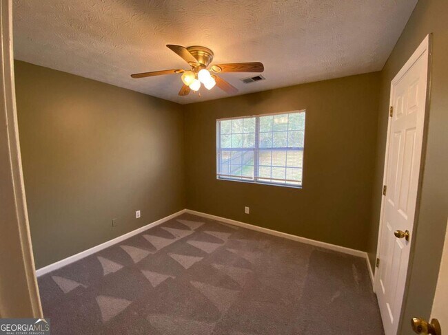 Building Photo - 6153 Lauren Ln