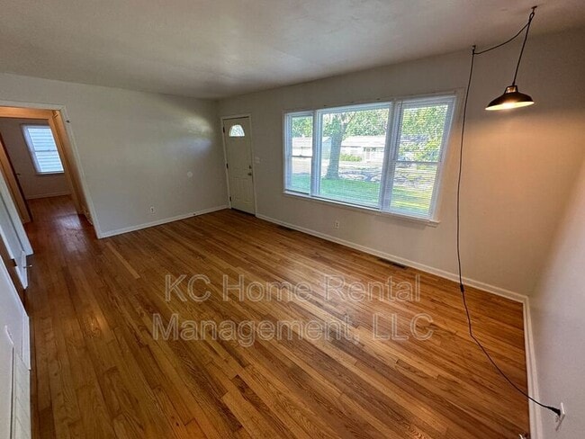 Building Photo - 5911 Farley Ave