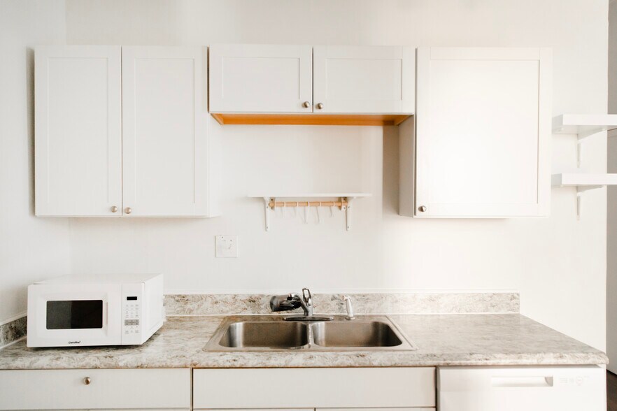 Building Photo - 124 Winkler St