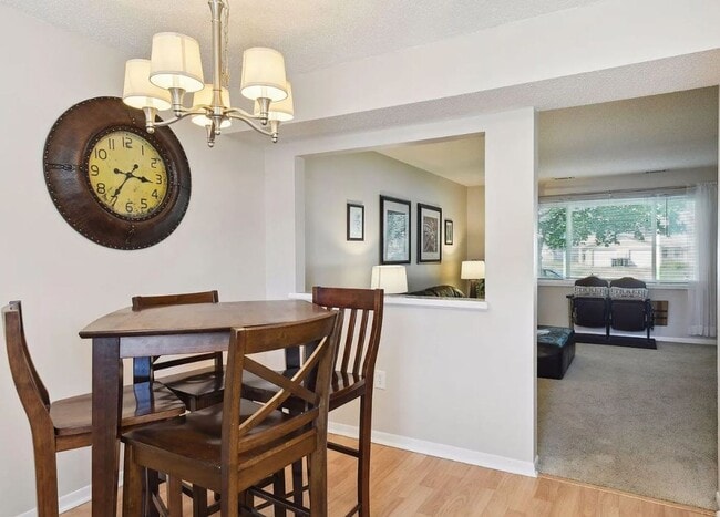 Building Photo - Charming & Spacious 3-Bedroom Home for Rent in Shakopee