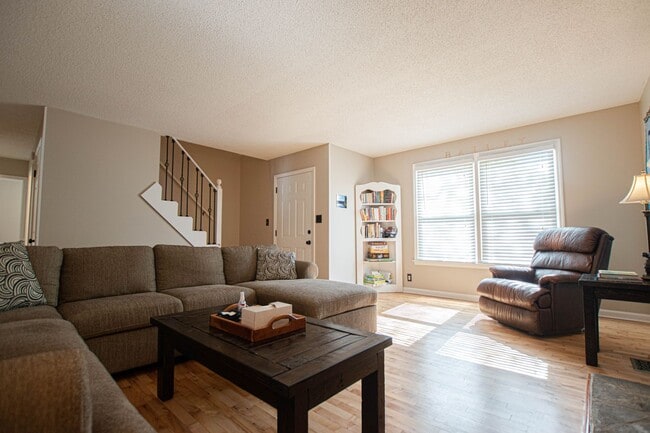 Building Photo - Pet Friendly Four Bedroom on Exit 8!