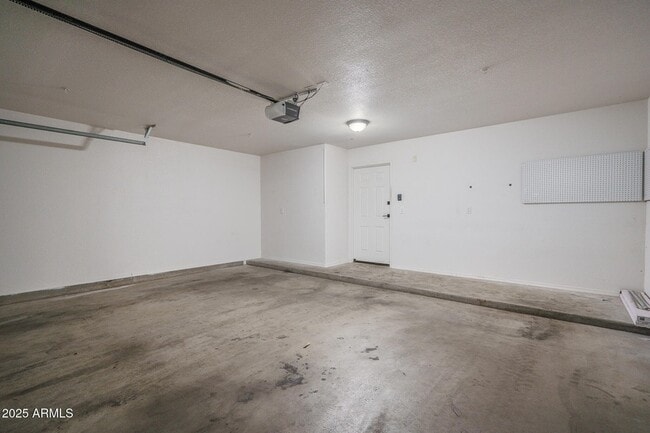 Building Photo - 18250 N Cave Creek Rd