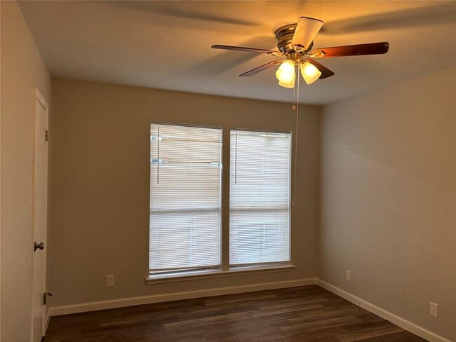 Building Photo - 1210 Southport Dr