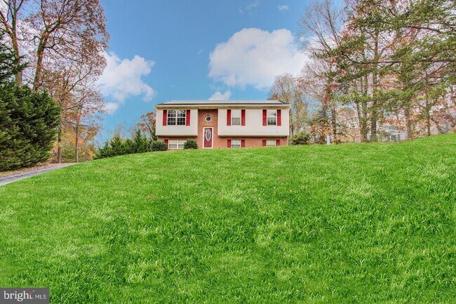 Building Photo - 351 Skyview Dr