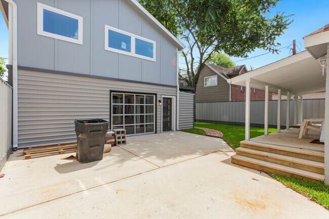 Building Photo - 2005 Portsmouth St