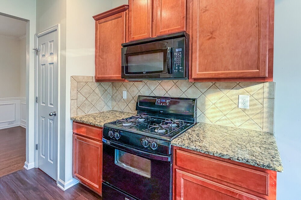 Building Photo - 815 Forsythia Way