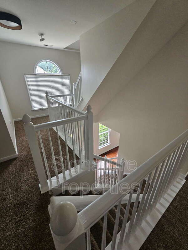 Building Photo - 5600 Barnsley Pl