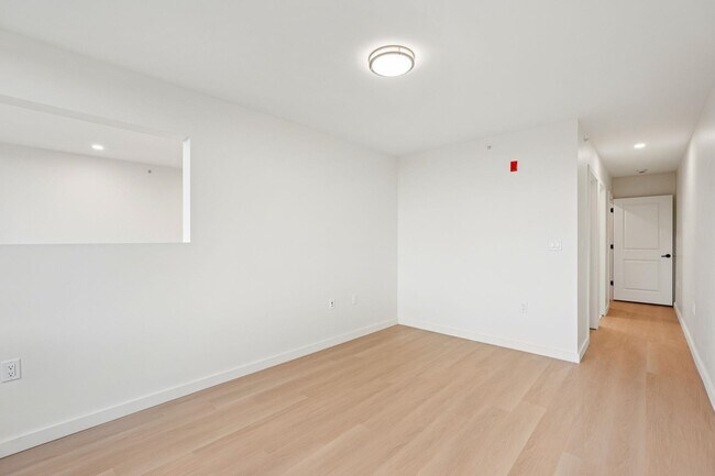 Building Photo - 1 Mallory Ave