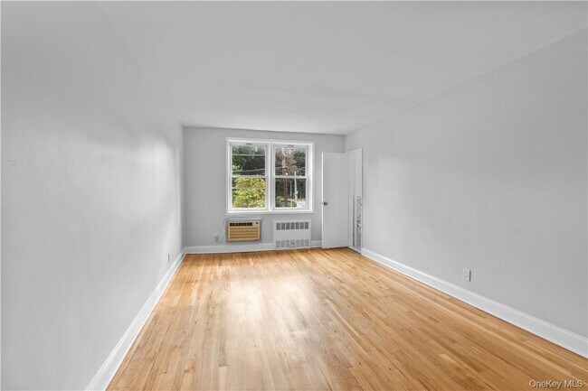 Building Photo - 700 Scarsdale Ave
