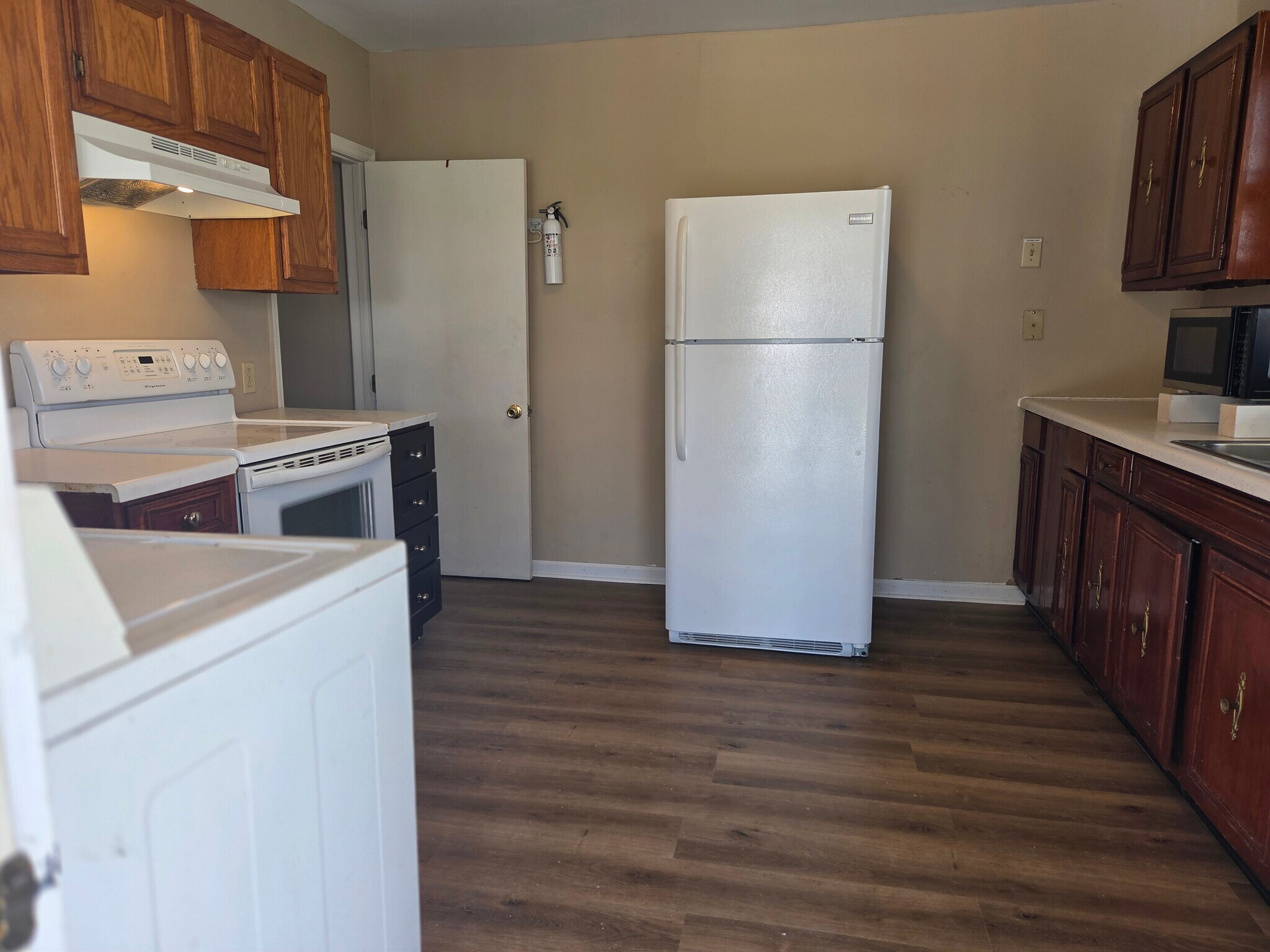 Kitchen - 5112 Schubert Rd