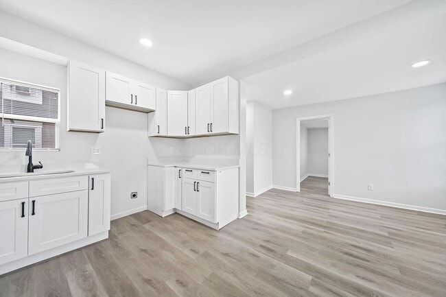 Building Photo - Fully Renovated 3BR/3BA Home with Quartz Finishes Near Easton - Move in Ready!