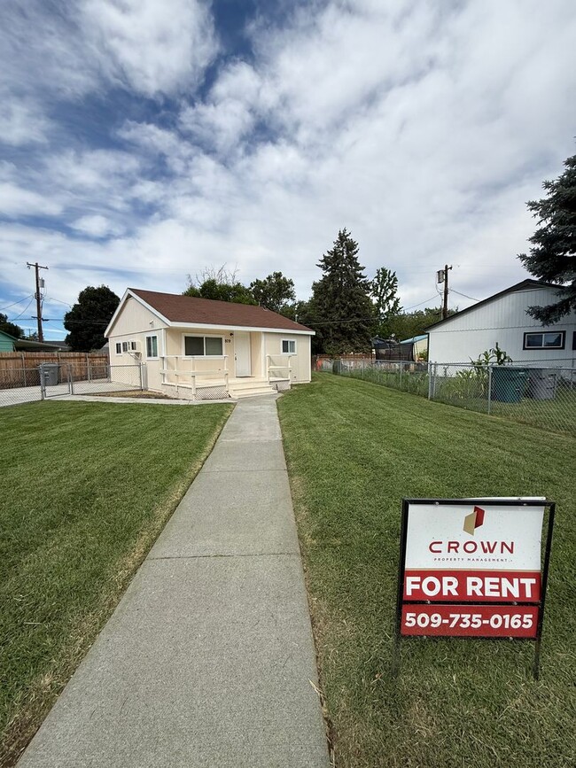 Building Photo - 809 Willard Ave