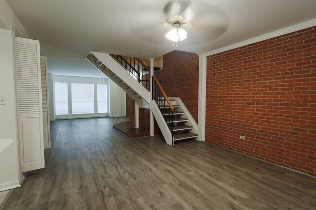 Building Photo - 10014 Stratmore Cir
