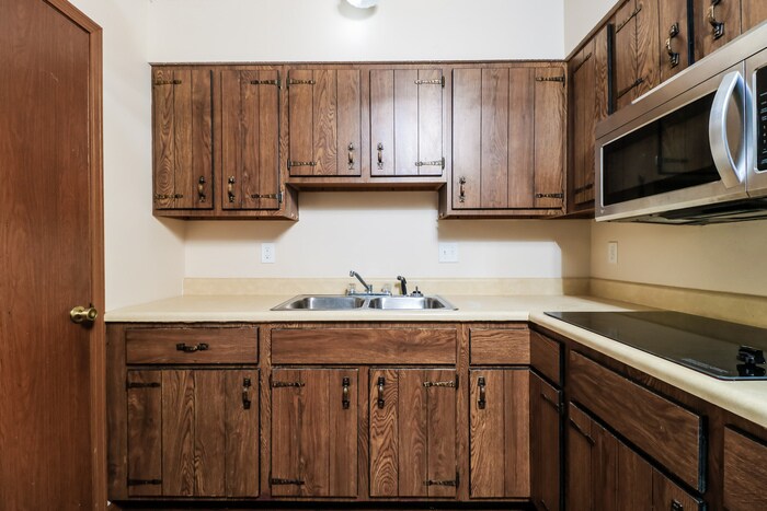 Building Photo - 3303 Kingsley Dr