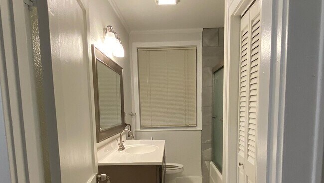 Building Photo - Farmhouse