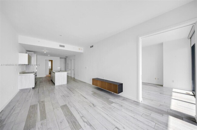 Building Photo - 480 NE 31st St