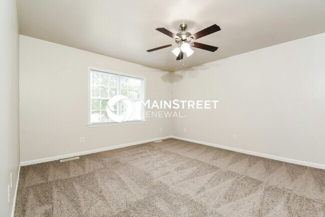 Building Photo - 3 Bedroom Pet-Friendly Home in GREENSBORO,...