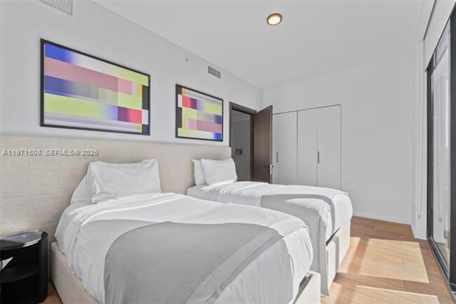 Building Photo - 398 NE 5th St