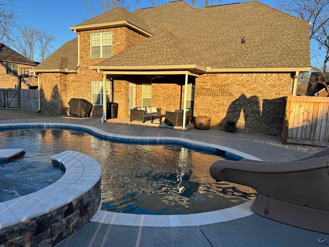 Building Photo - 305 Taylor Elaine Dr