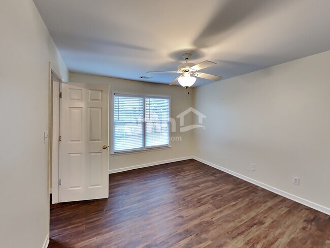 Building Photo - 5626 Fallsbrook Knoll