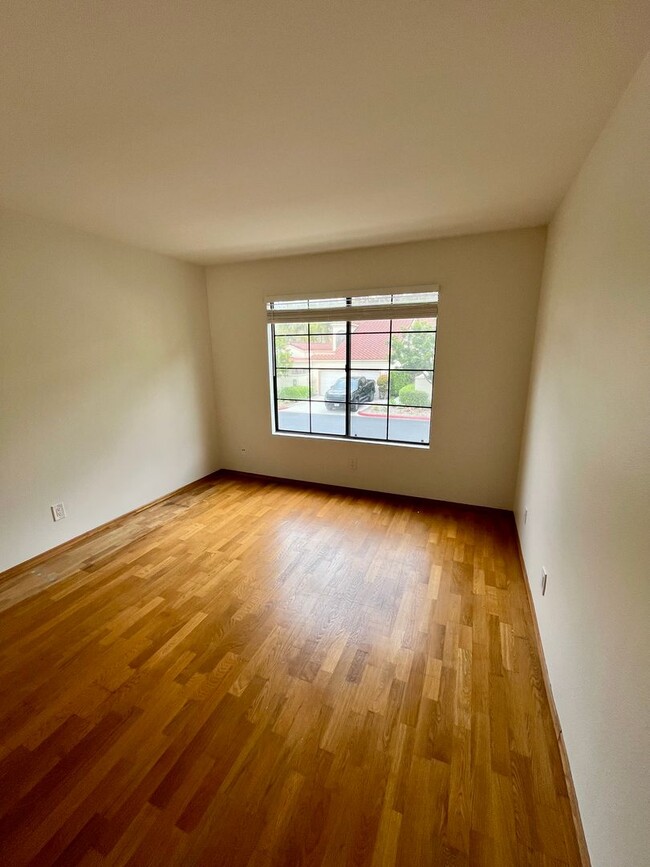 Building Photo - 3151 Vista Rica