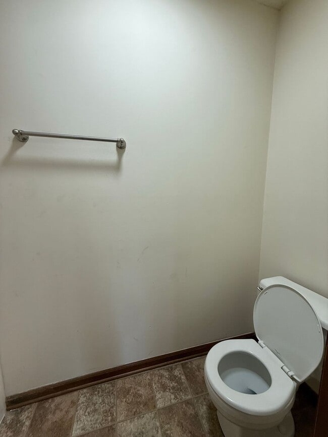 Building Photo - Nice 2 bedroom, 2 bath duplex