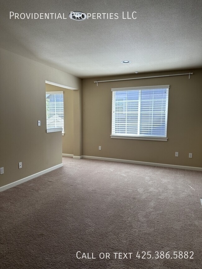 Building Photo - 17020 NE 118th Way