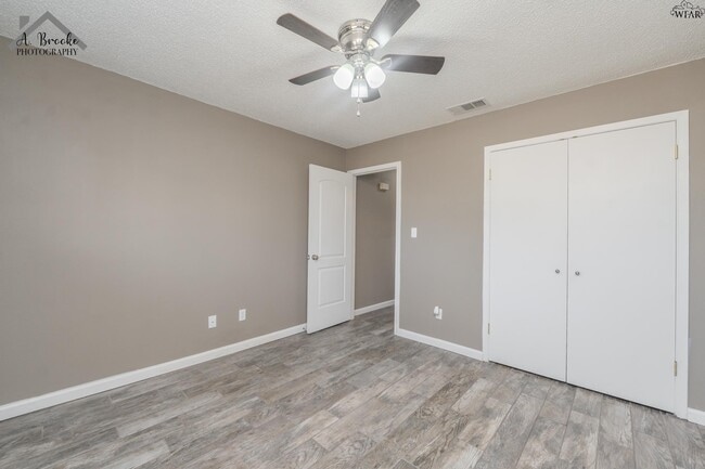 Building Photo - 4825 Colleen Dr