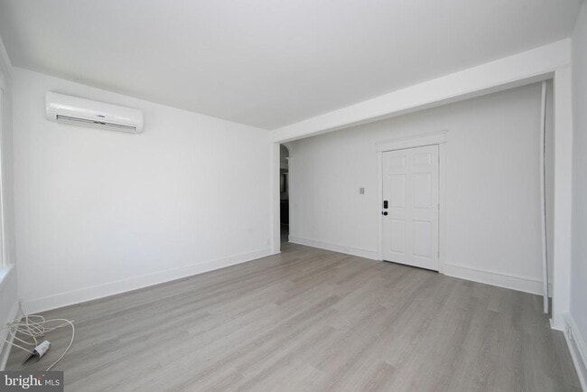 Building Photo - 1112 Collings Ave