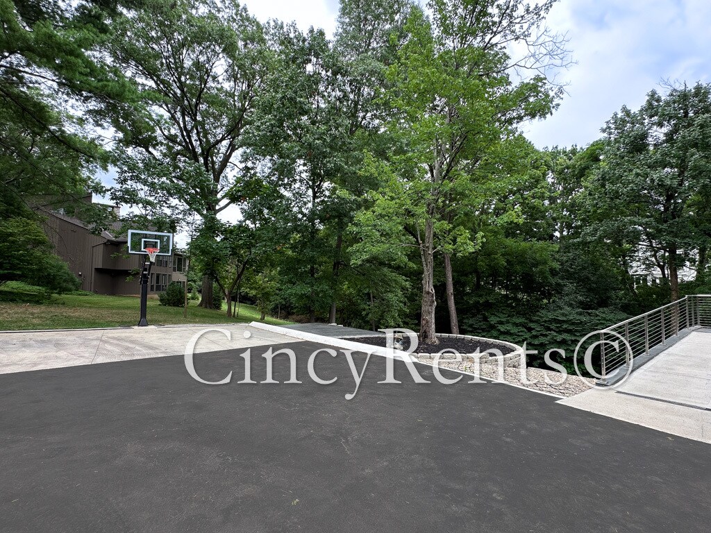 Building Photo - 7716 Creekwood Ln