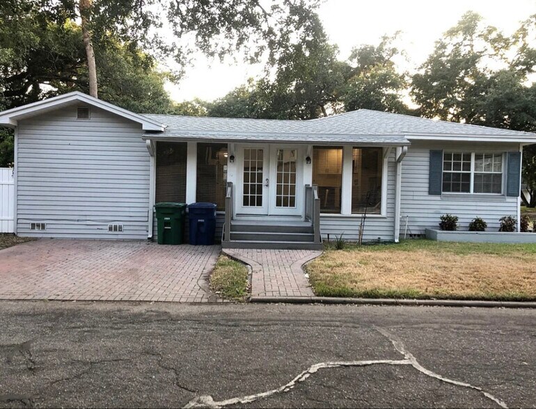 Building Photo - 4302 W Santiago St