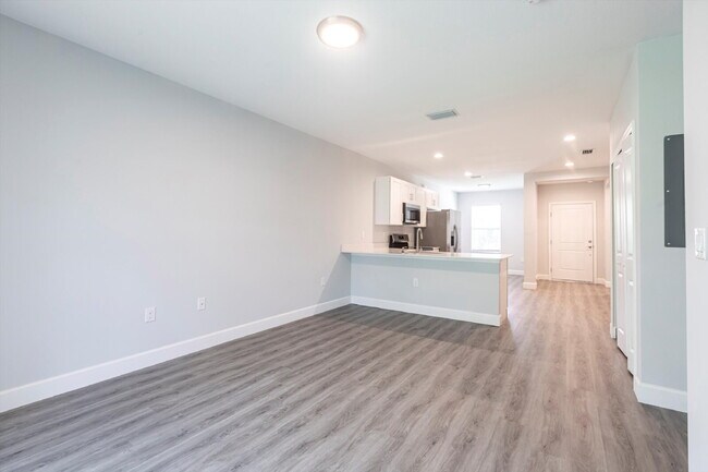 Building Photo - BRAND NEW Construction, 3 bed / 2 bath Ren...