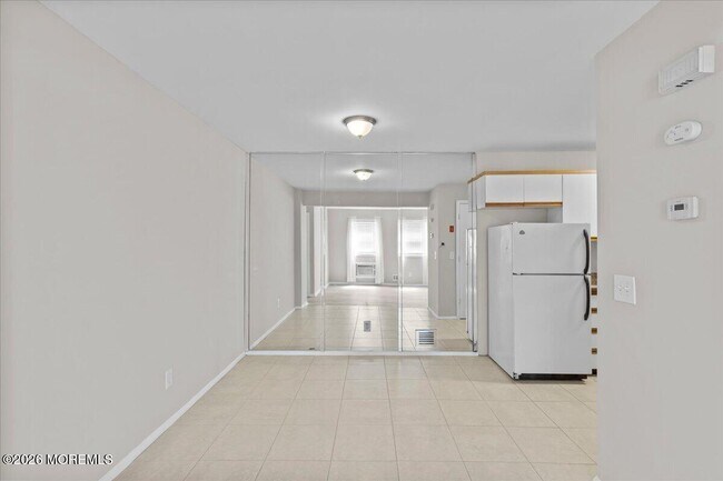 Building Photo - 601 Mistletoe Ave