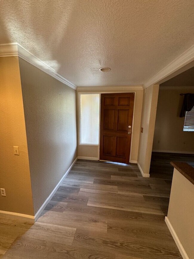 Building Photo - Beautiful Home in the Heart of Hemet
