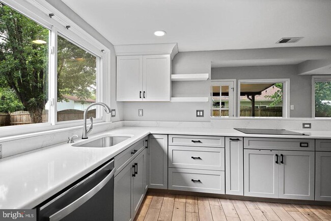 Building Photo - 511 Avondale Dr