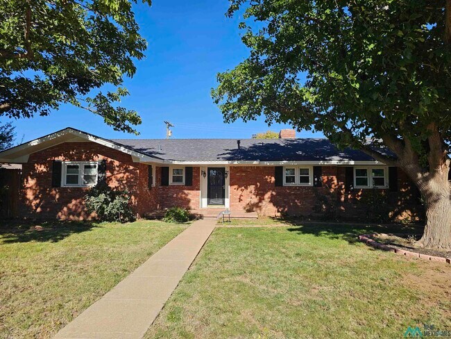 Primary Photo - 1801 Eastridge Dr