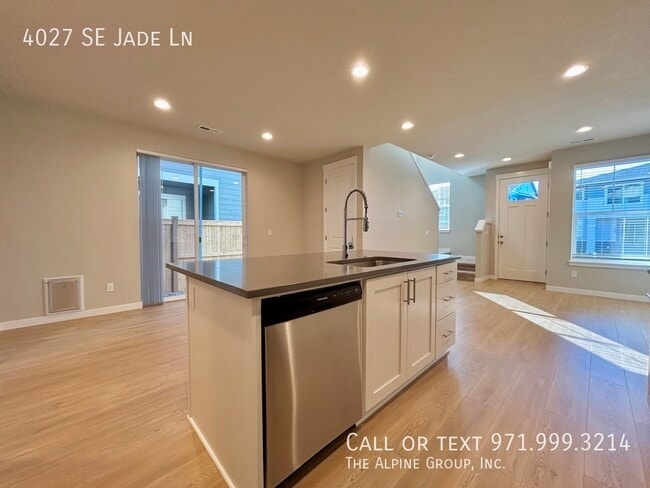 Building Photo - 4027 SE Jade Ln