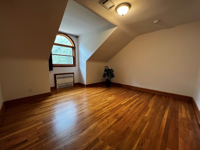 Building Photo - 56 Grandview Pl