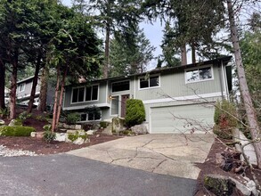 Building Photo - Mercer Island Home