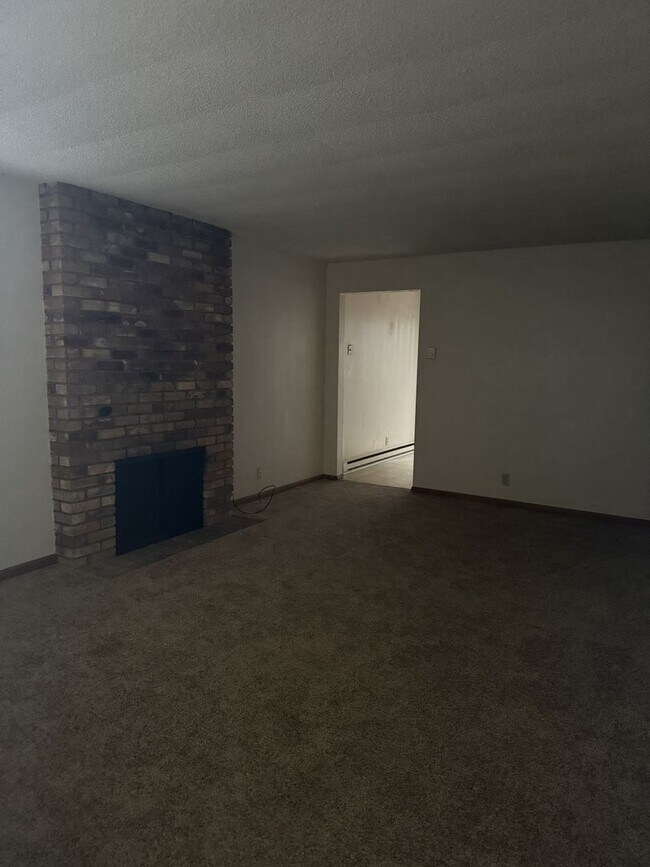 Building Photo - 2x1 @ The Colony Apartments