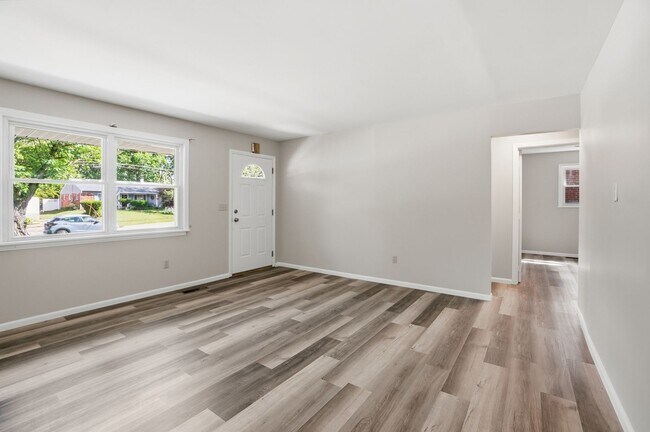 Building Photo - Three Bedroom Home with Great Outdoor Entertainment Space!