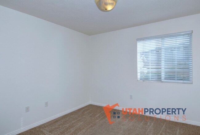 Building Photo - 2101 N Aurora Way