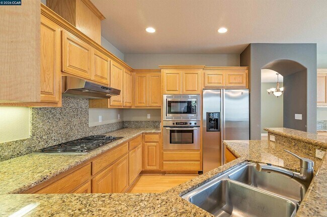 Building Photo - 350 Caroni St