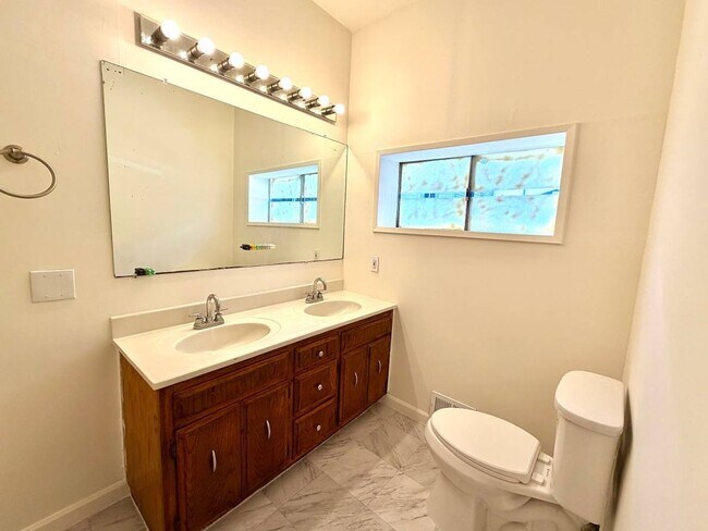 Building Photo - Amazing 3 Bedroom, 2 Bath Home with Gated Entry and Extra Studio