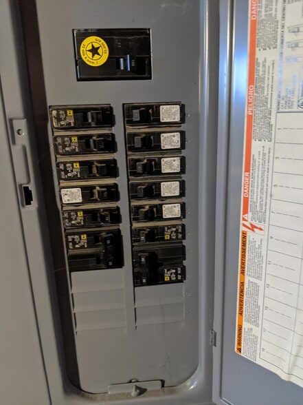 Building Photo - 406 11th St NE