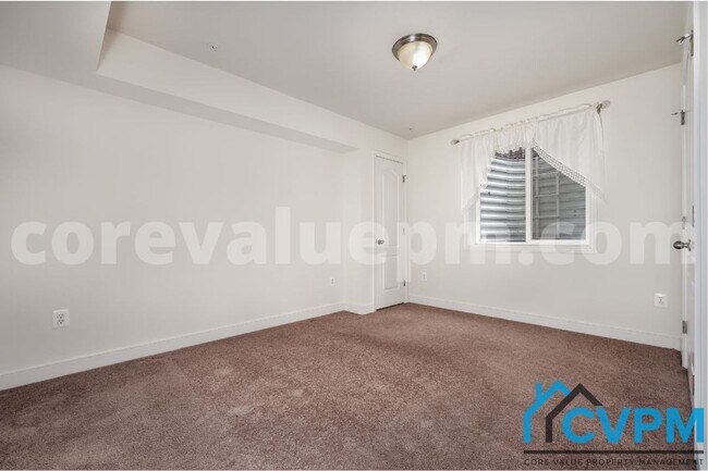 Building Photo - 1337 Jamestown Dr
