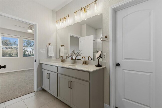 Building Photo - 158 Lake Shore Dr