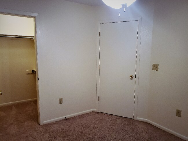 Building Photo - 1319 Walnut St