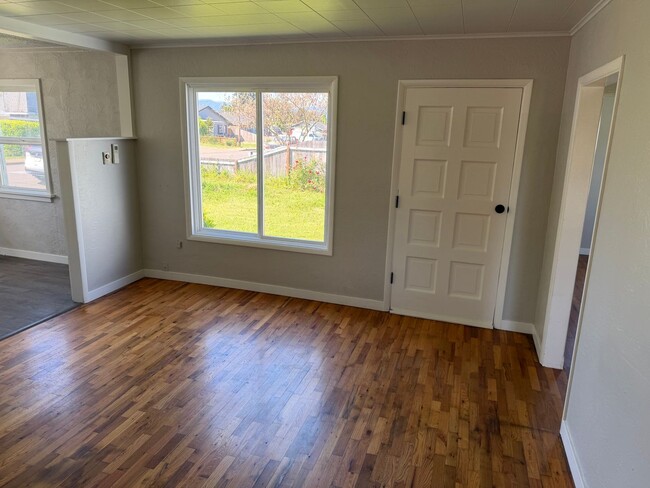 Building Photo - Great Thurston Home!