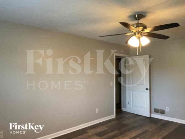 Building Photo - 5612 Pinewood Dr